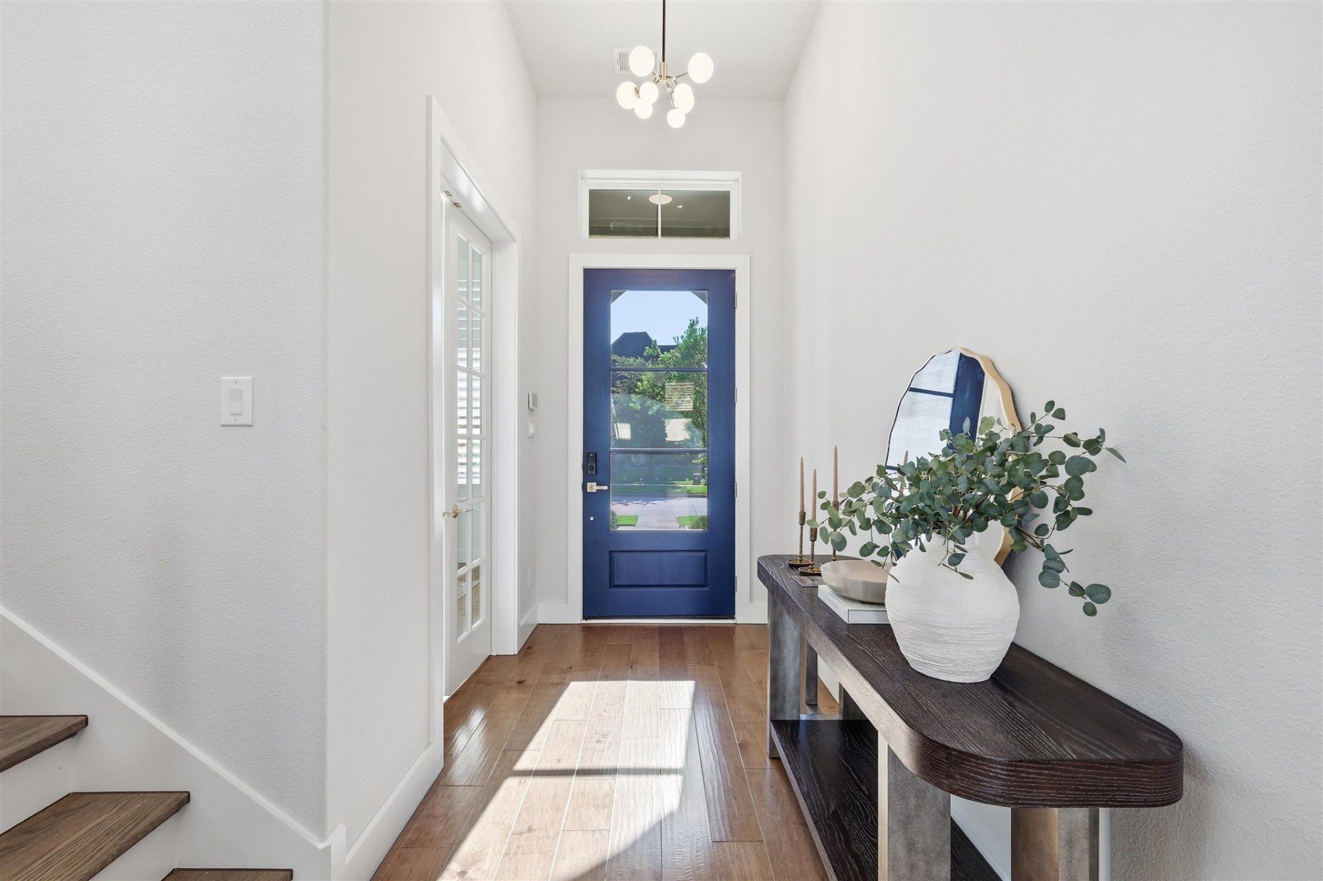 Entryway with staging furniture